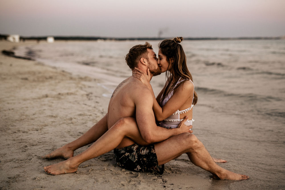 Секс со зрелыми на пляже фото