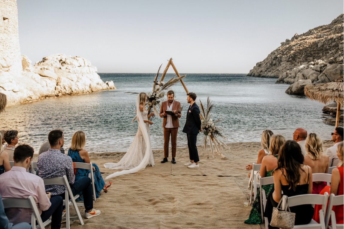 intimate wedding greek island photographer mykonos intime Hochzeit Mykonos Fotograf