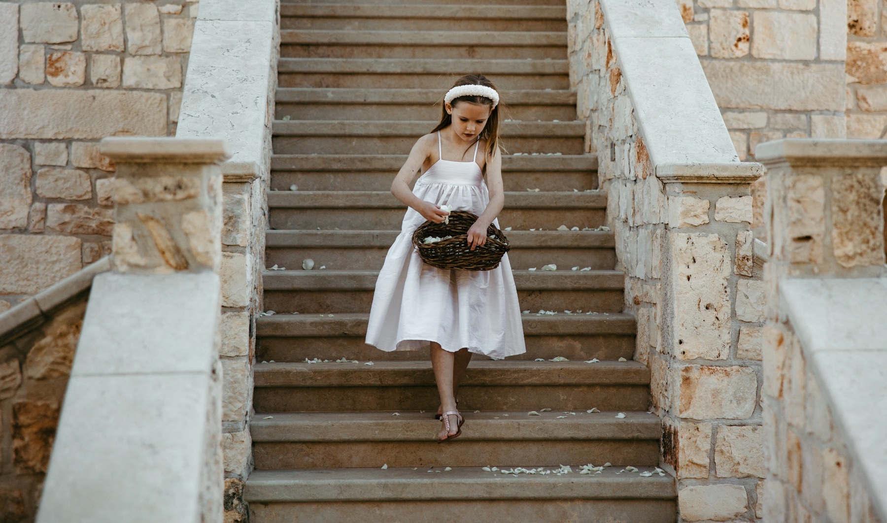 flower girl wedding in Puglia 