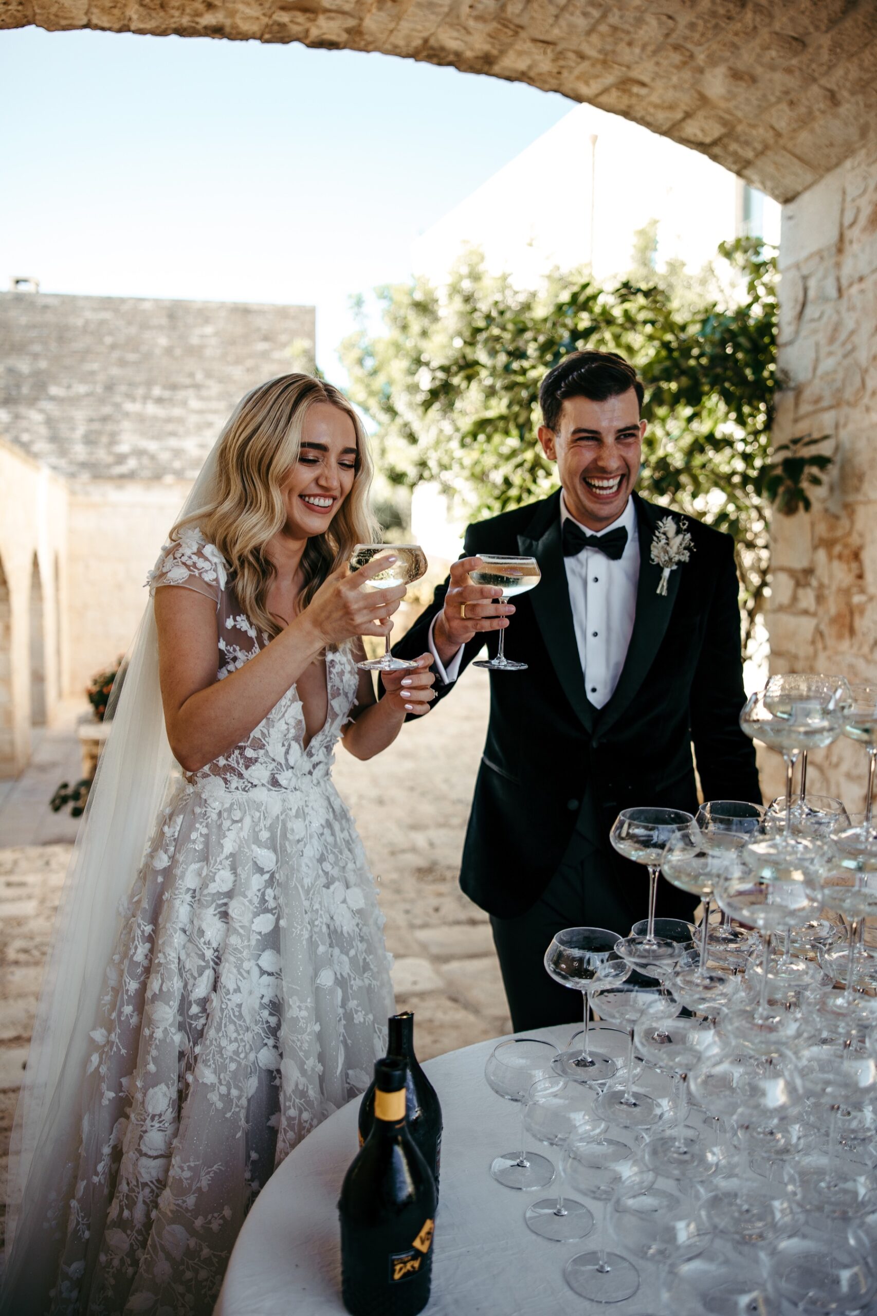 champagne tower wedding in Puglia 